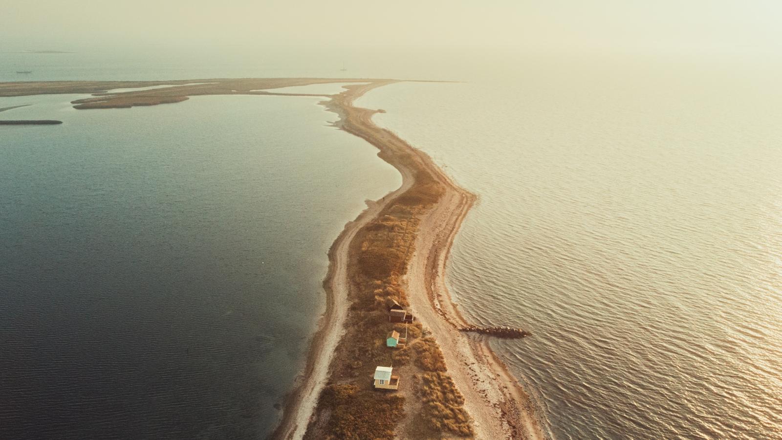 Badehuse på Eriks Hale Strand på Ærø